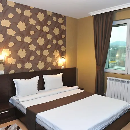 Eros ساندانسكي