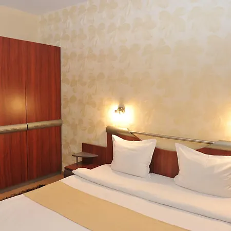 Eros ساندانسكي